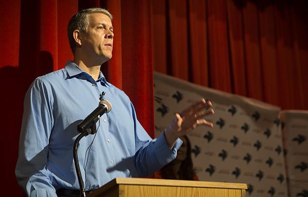 U图像.S. Education Secretary Arne Duncan praises HESTEC, urges Valley students to go to college